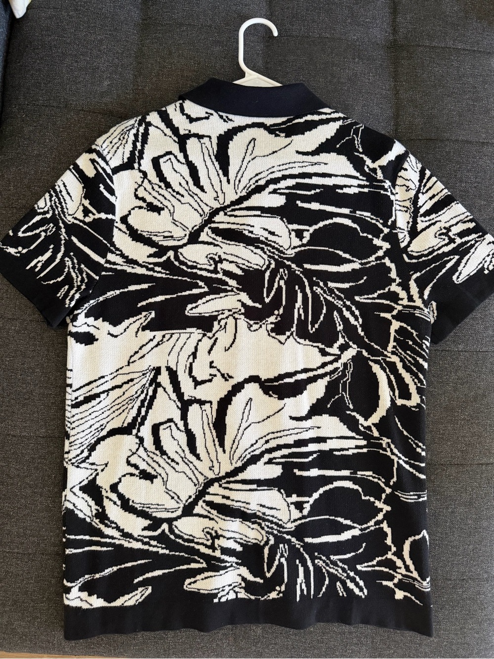 Express Black & White Floral Knit Camp Shirt - Men - Picture 3 of 3